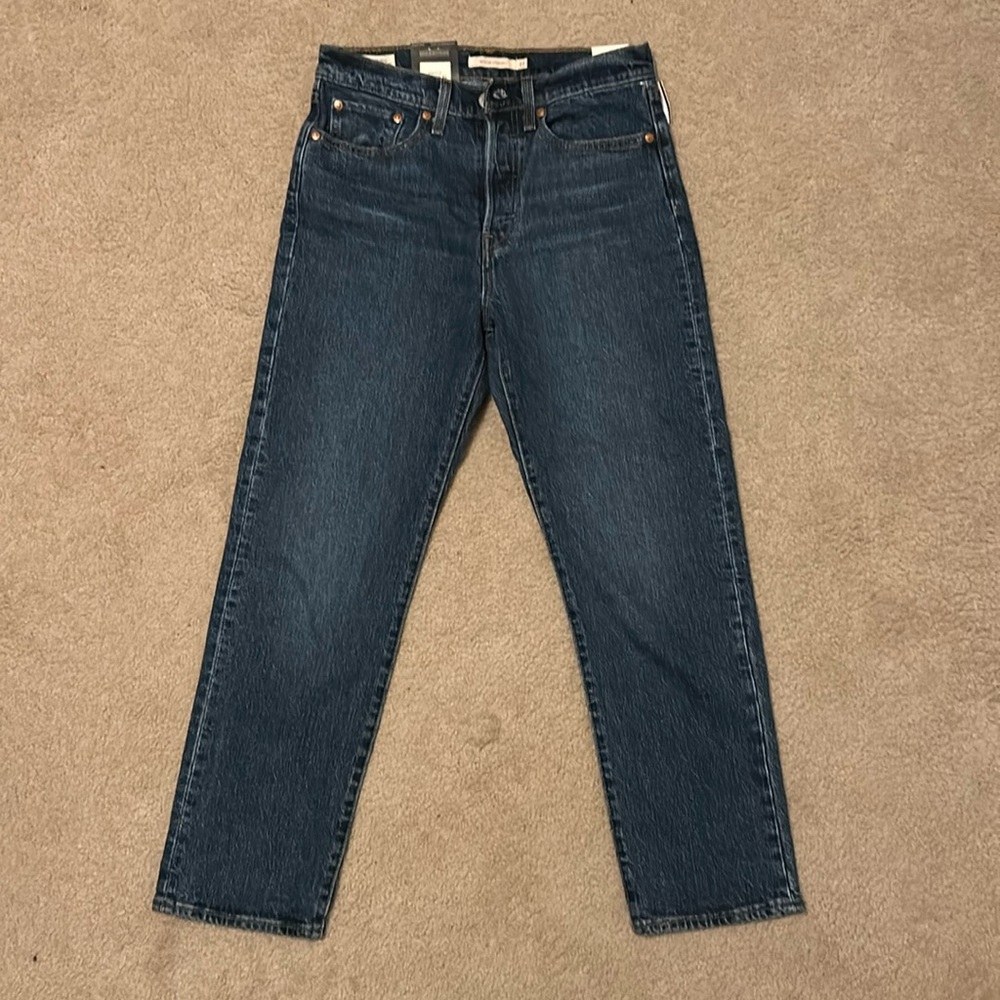 Women’s Levi’s high rise wedgie straight size 27